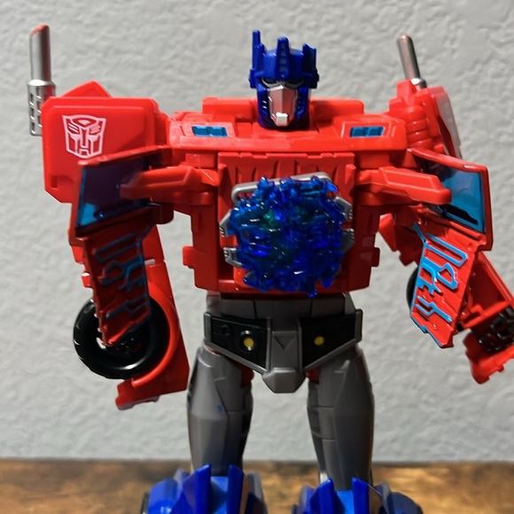 Optimus Prime- Transformers Red and Blue - Picture 10 of 14